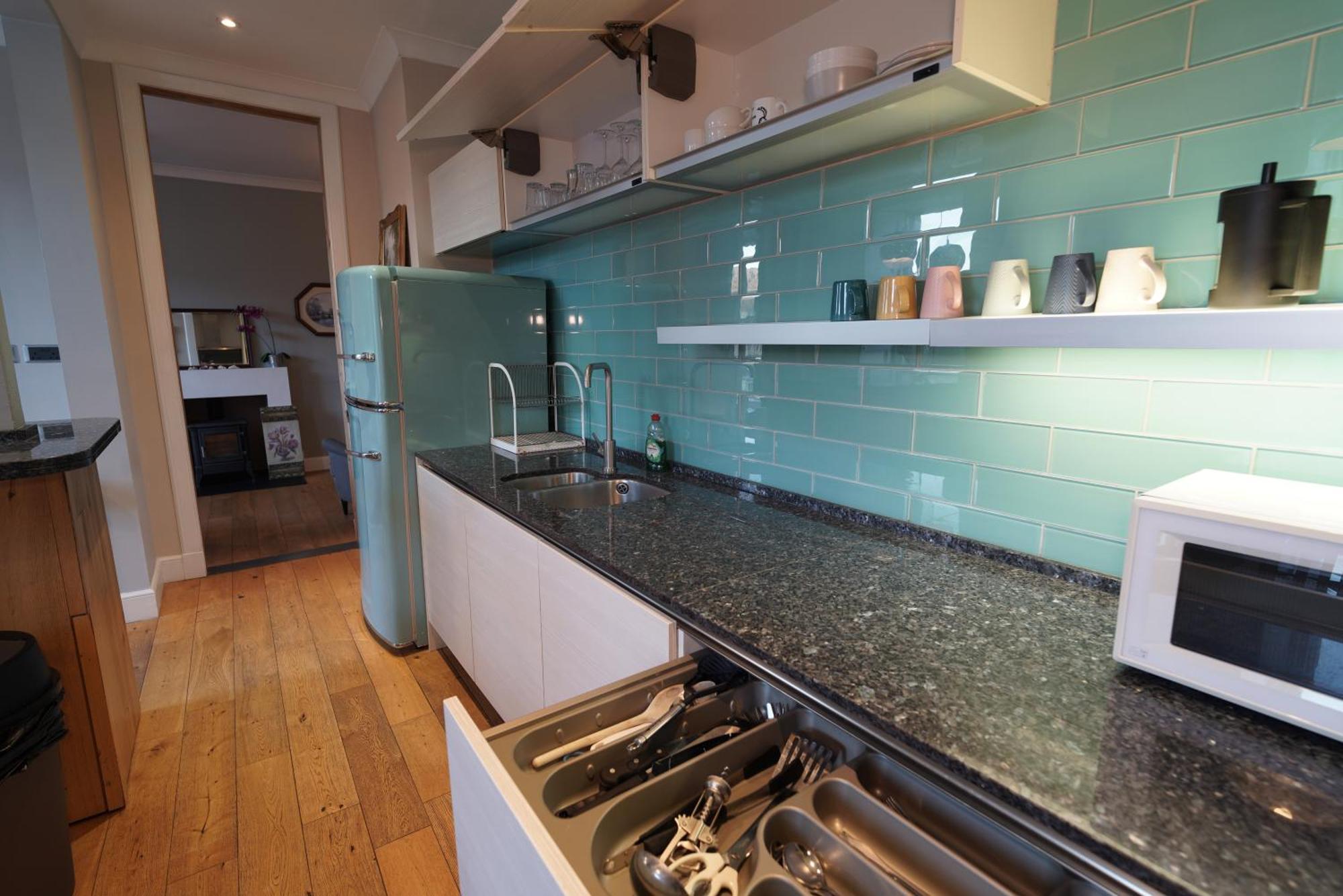 Spacious 2 Bed Next To Royal Mile & Waverley * EDI