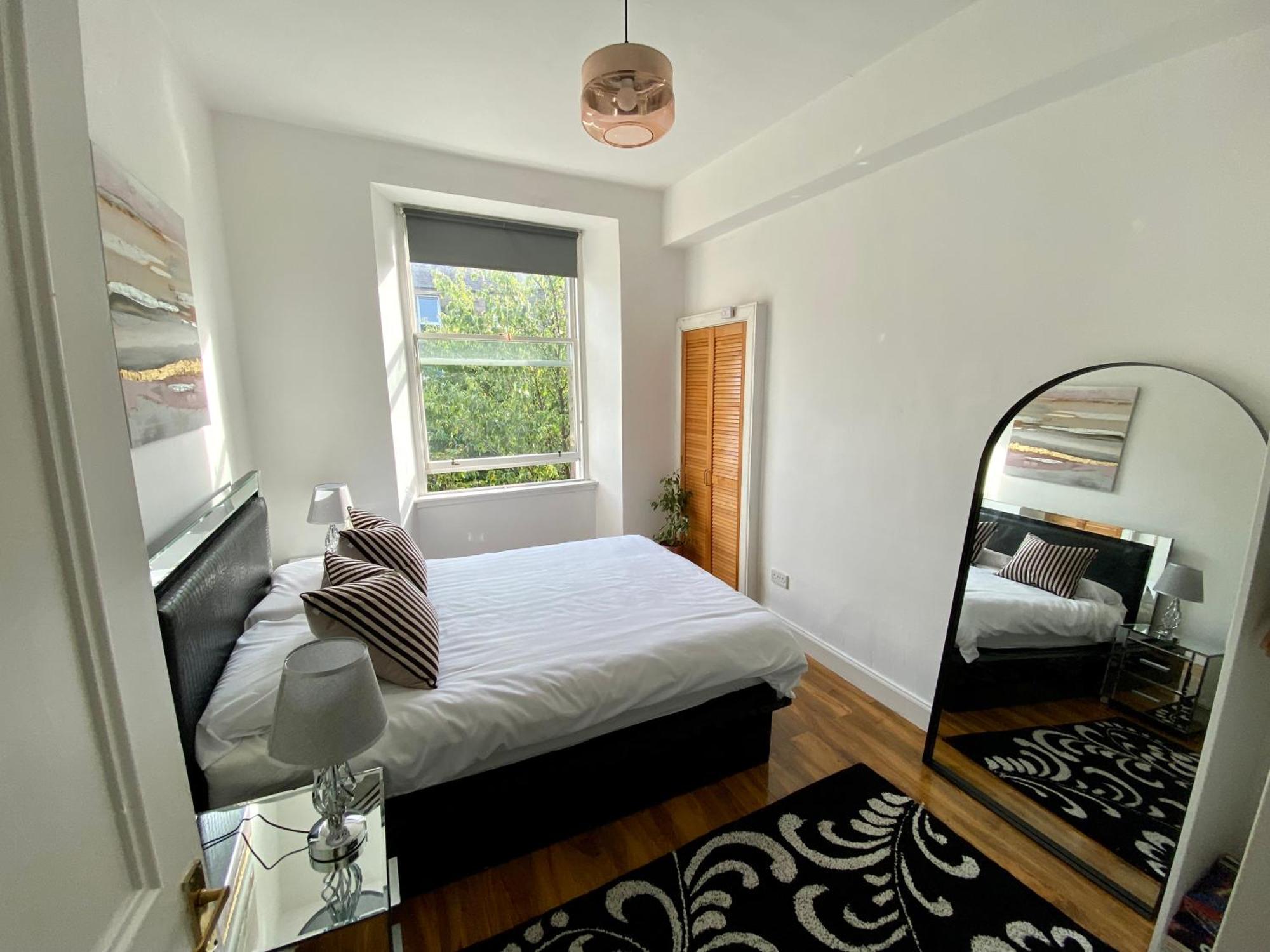Apartment Traveller Award Winner 2024 - With 3 Beds Edinburgh