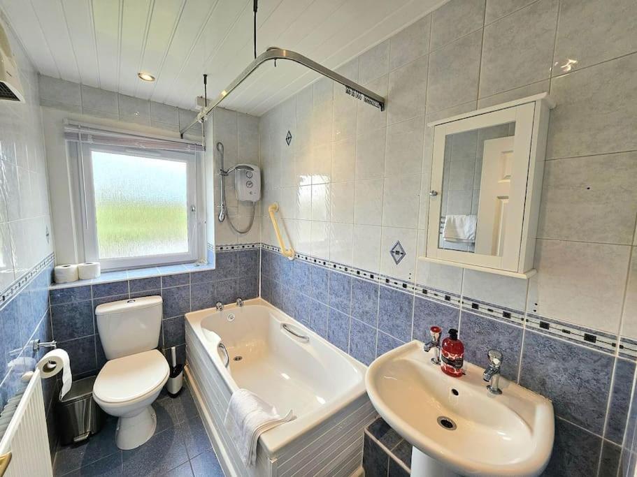 4 Bed House With 6 Beds Edinburgh