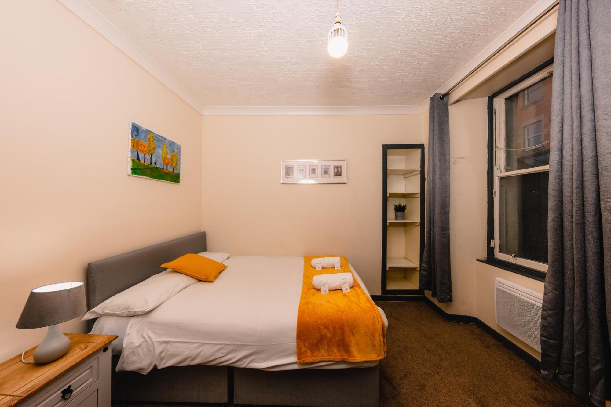 In Old Town, Cozy 4 Bedroom Flat * Edinburgh