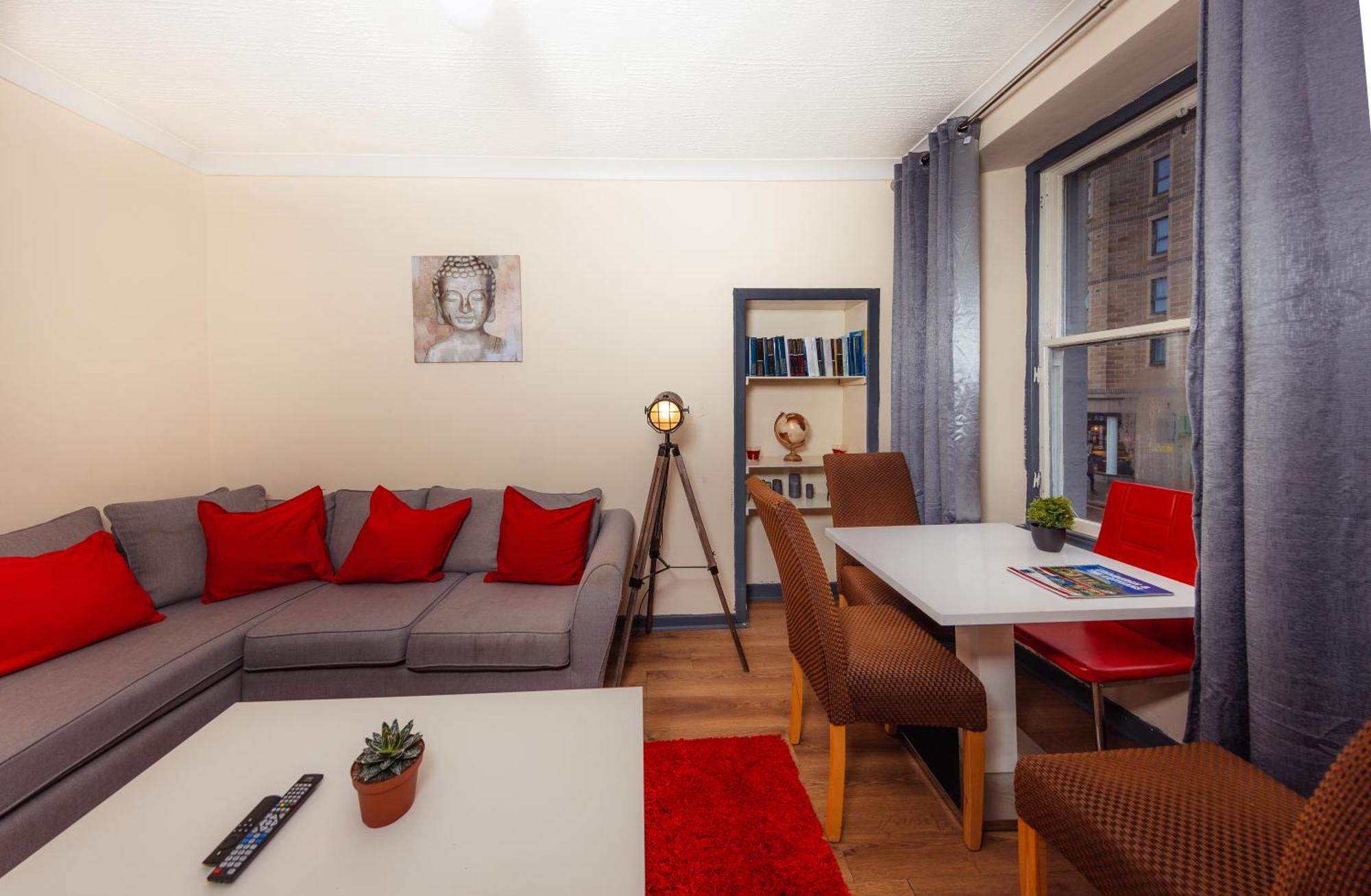 In Old Town, Cozy 4 Bedroom Flat *