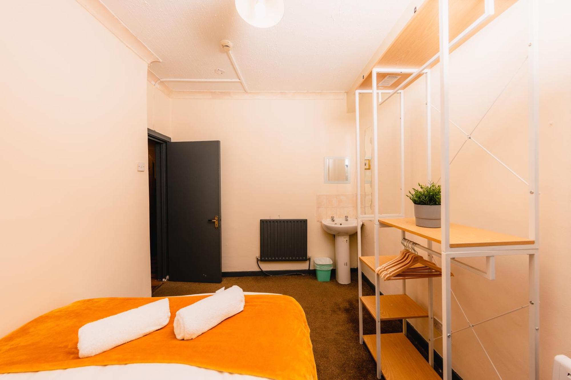 In Old Town, Cozy 4 Bedroom Flat