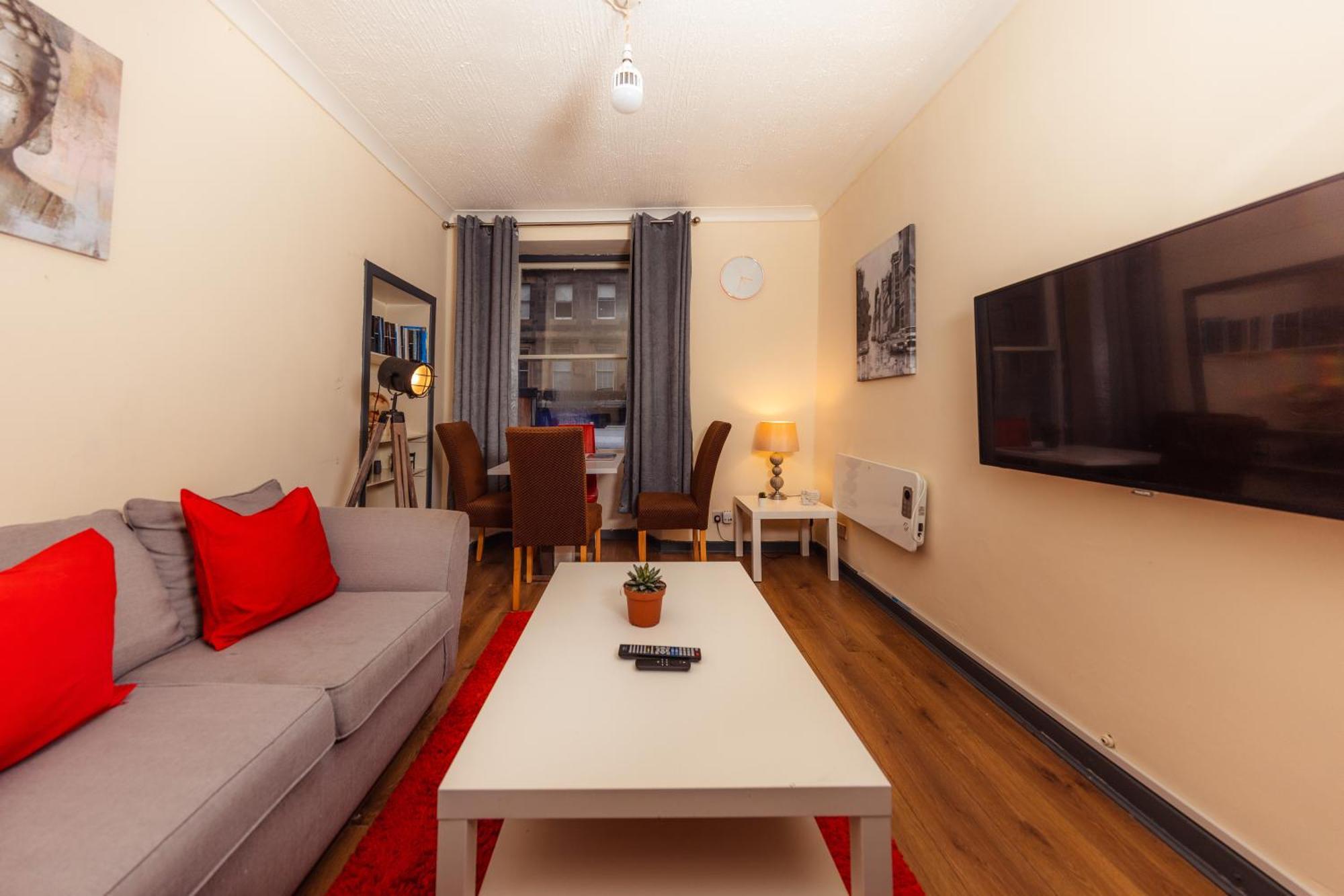 In Old Town, Cozy 4 Bedroom Flat Apartment
