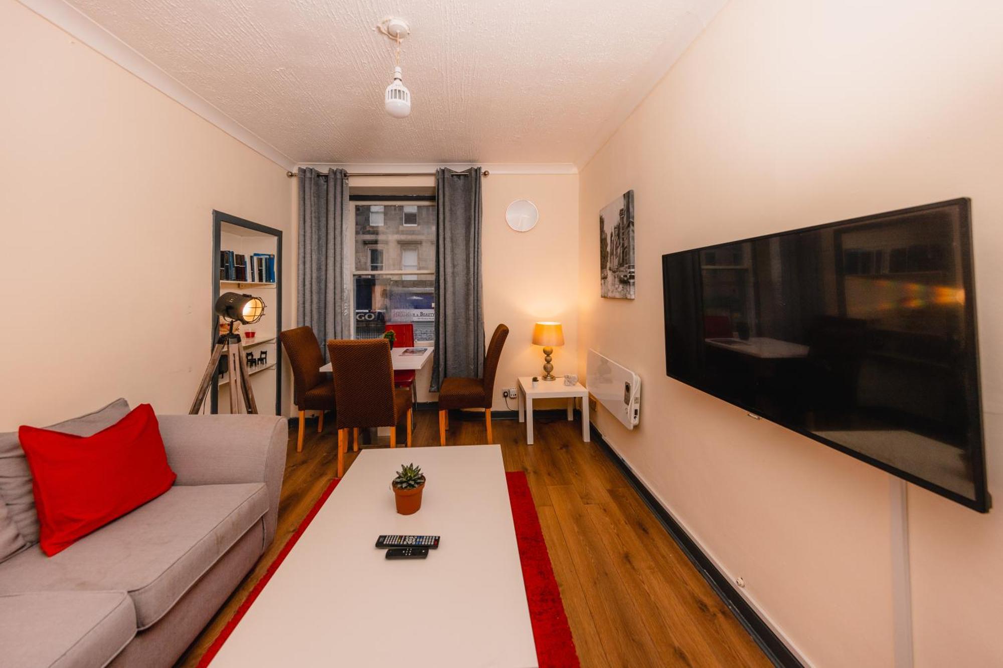 In Old Town, Cozy 4 Bedroom Flat Apartment *