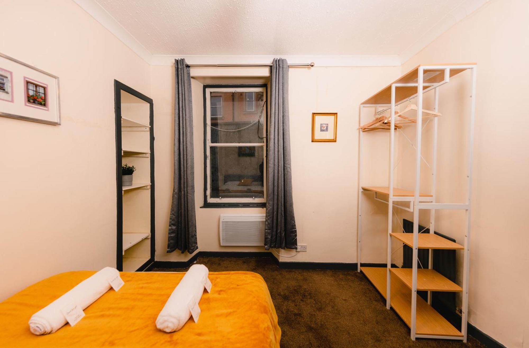 In Old Town, Cozy 4 Bedroom Flat