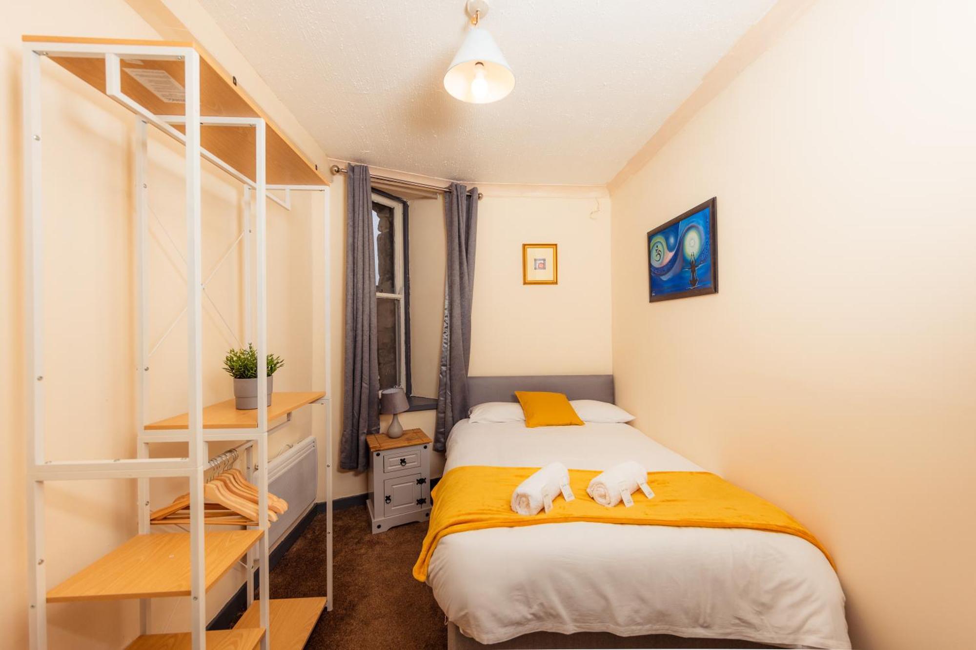 In Old Town, Cozy 4 Bedroom Flat *