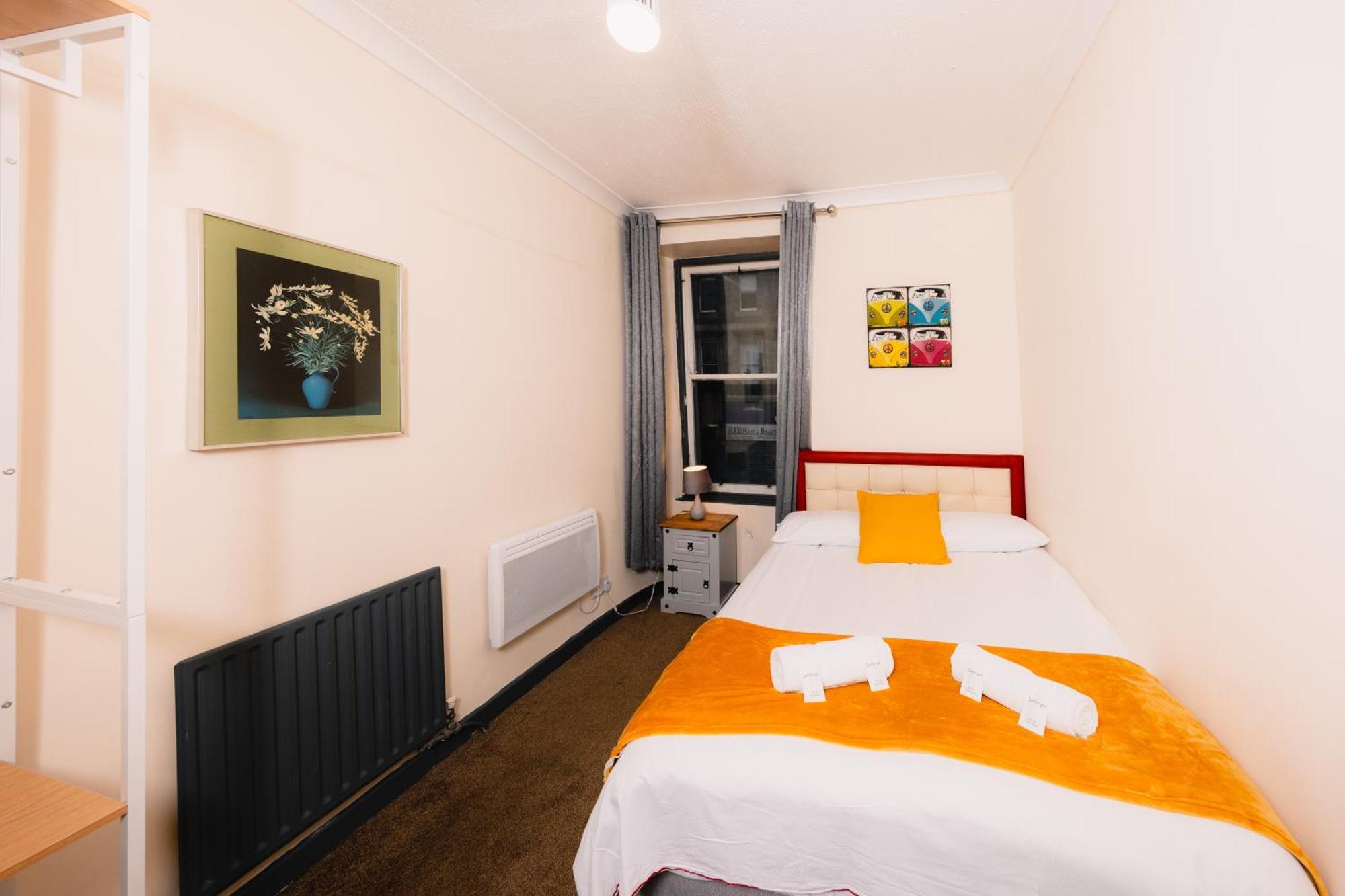 In Old Town, Cozy 4 Bedroom Flat Apartment *