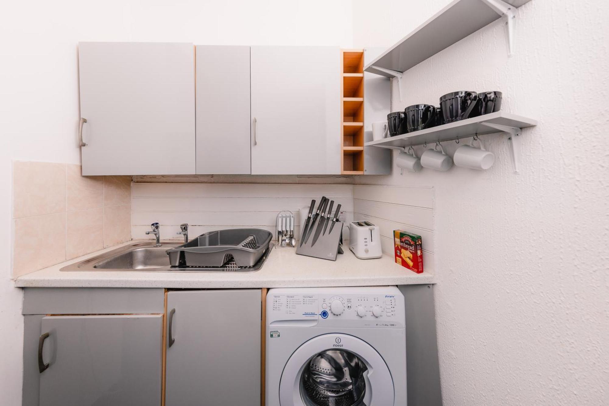 In Old Town, Cozy 4 Bedroom Flat