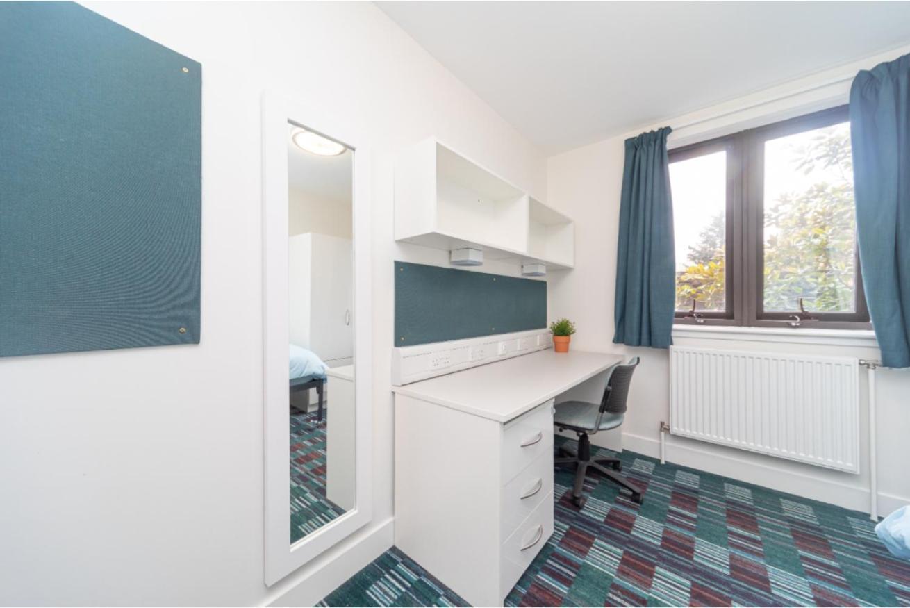 Joivy Affordable 3,4,5 And 12 Bed Private Flats Next To Royal Mile (adults Only) EDI