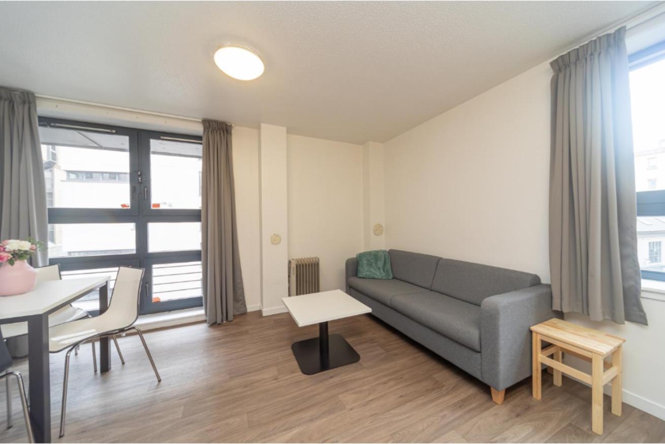 Apartment Joivy Affordable 3,4,5 And 12 Bed Private Flats Next To Royal Mile (adults Only) *