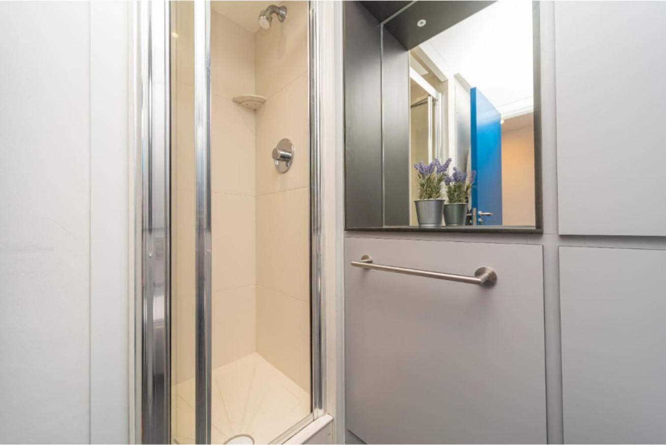 Apartment Joivy Affordable 3,4,5 And 12 Bed Private Flats Next To Royal Mile (adults Only) *