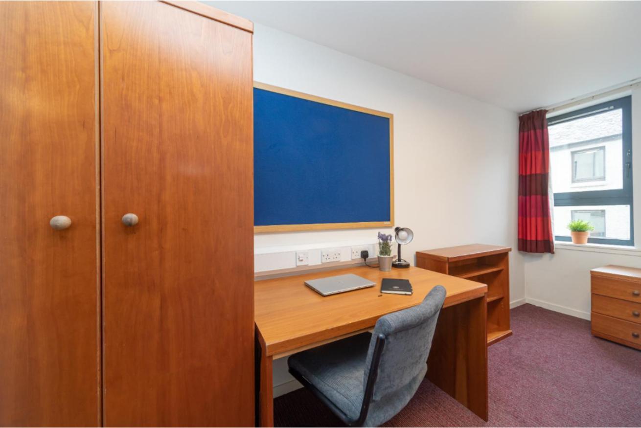 Apartment Joivy Affordable 3,4,5 And 12 Bed Private Flats Next To Royal Mile (adults Only) *