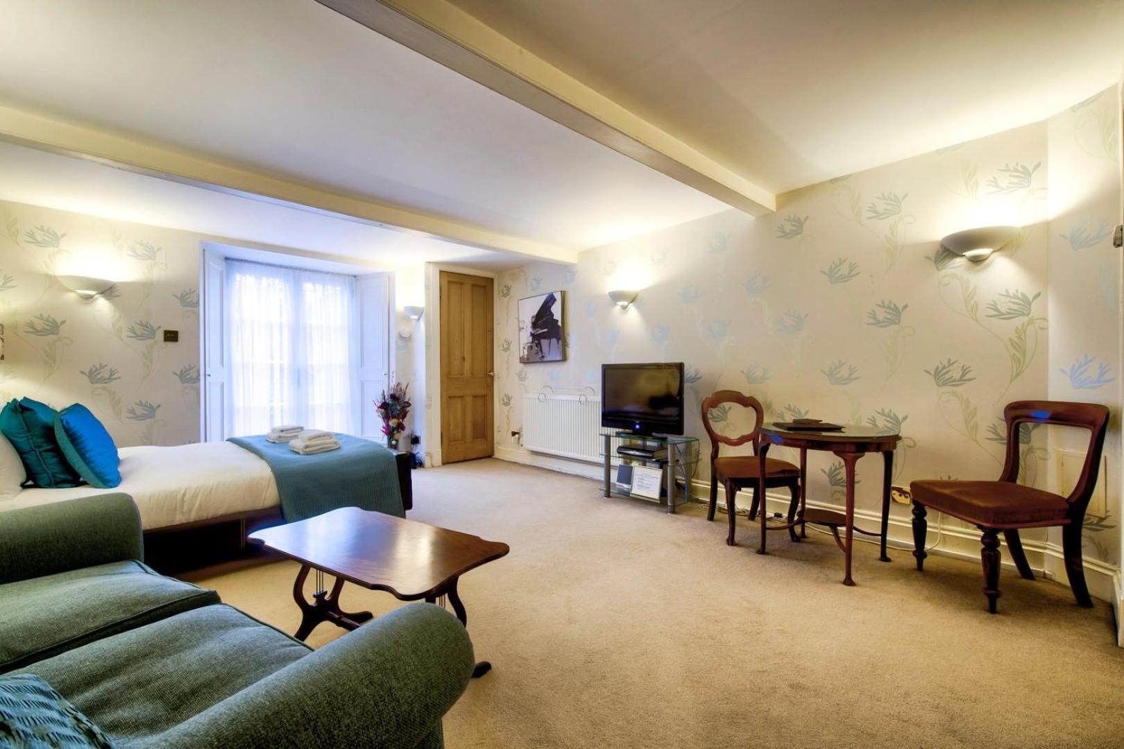 Guestready - Beautiful New Town Studio, With Patio