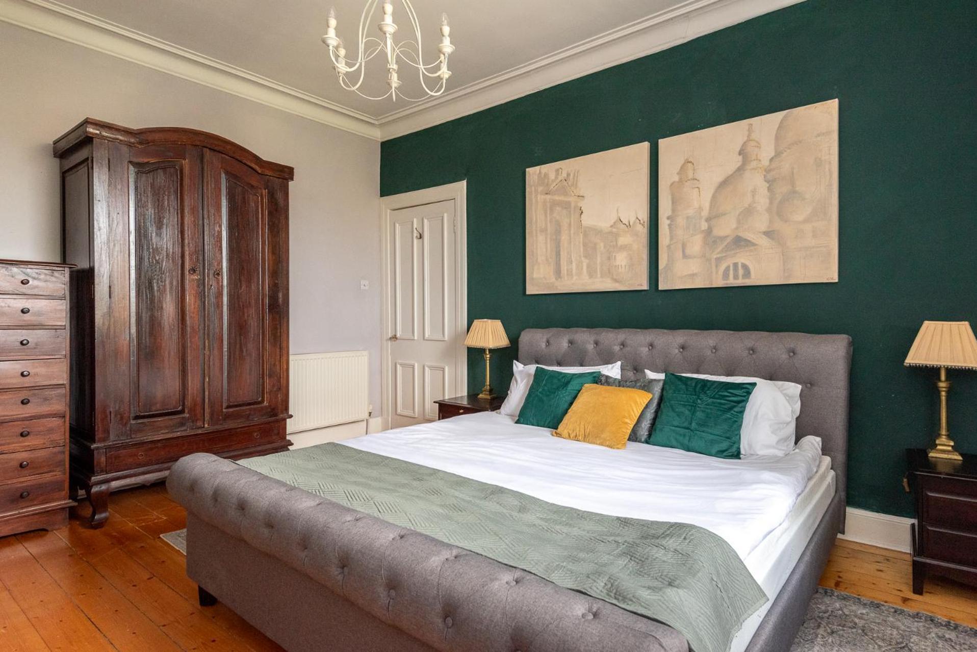 Holiday home Beautiful Victorian Townhouse With Private Garden, Close To The Beach *