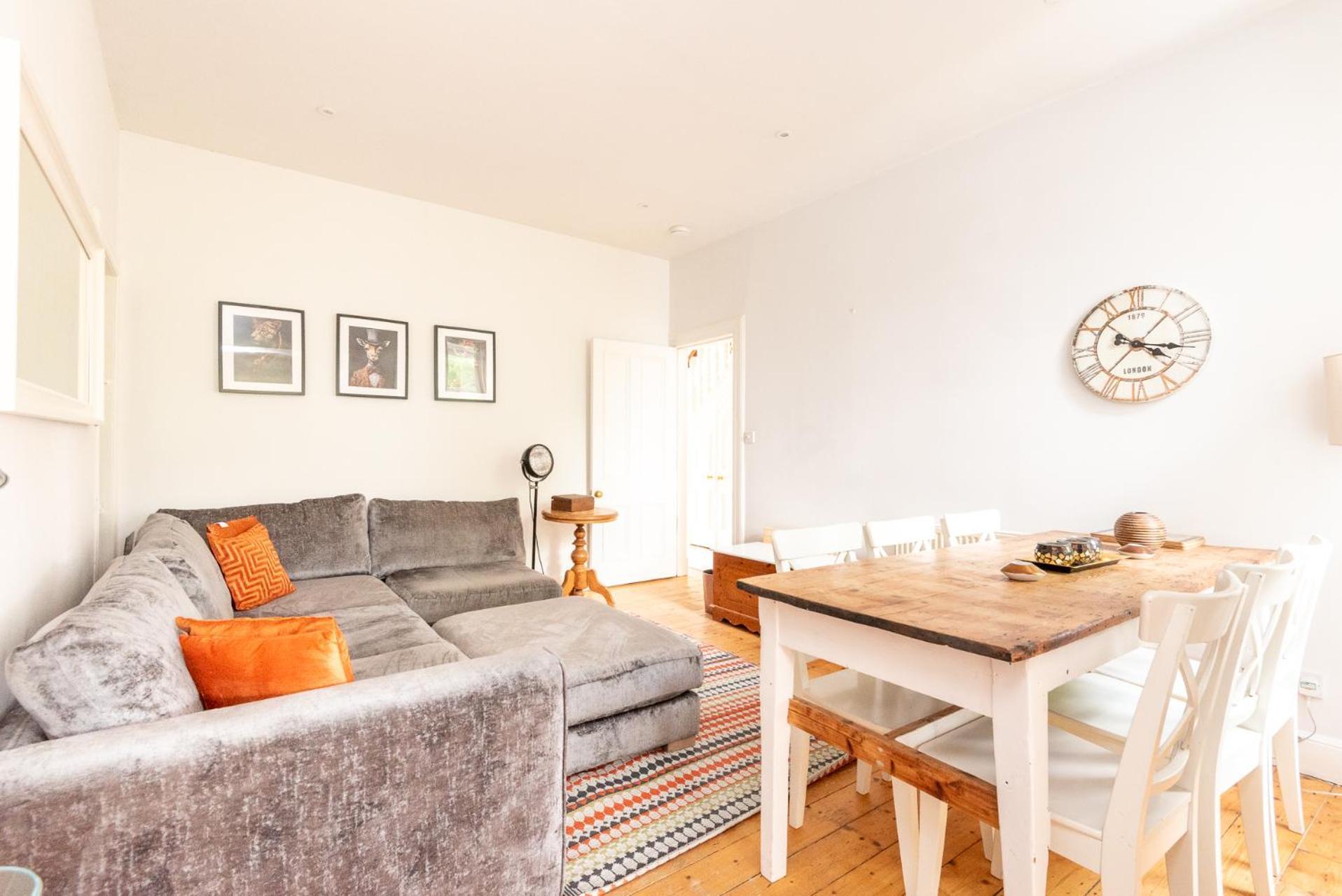Beautiful Victorian Townhouse With Private Garden, Close To The Beach
