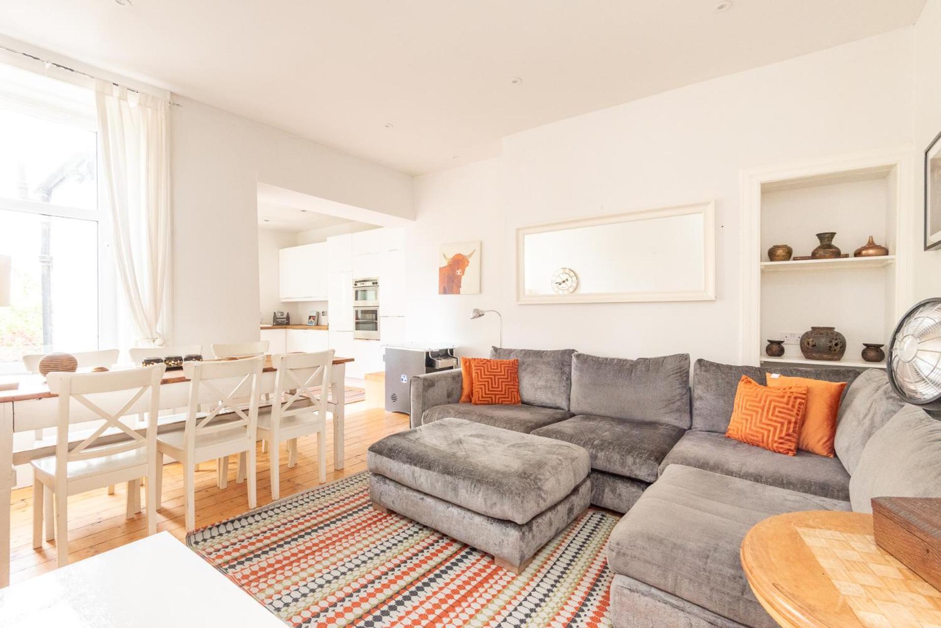 Holiday home Beautiful Victorian Townhouse With Private Garden, Close To The Beach Edinburgh