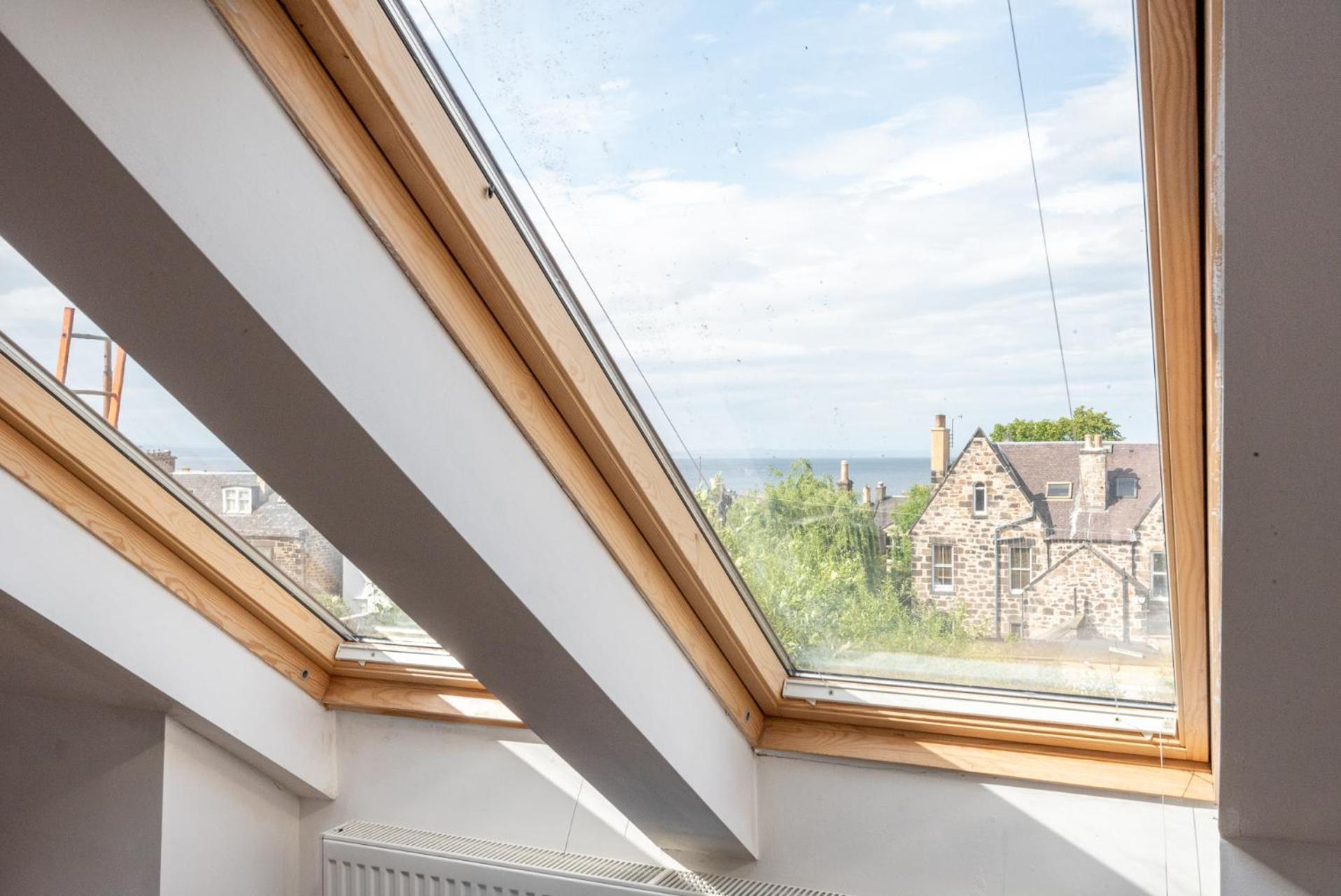 Beautiful Victorian Townhouse With Private Garden, Close To The Beach