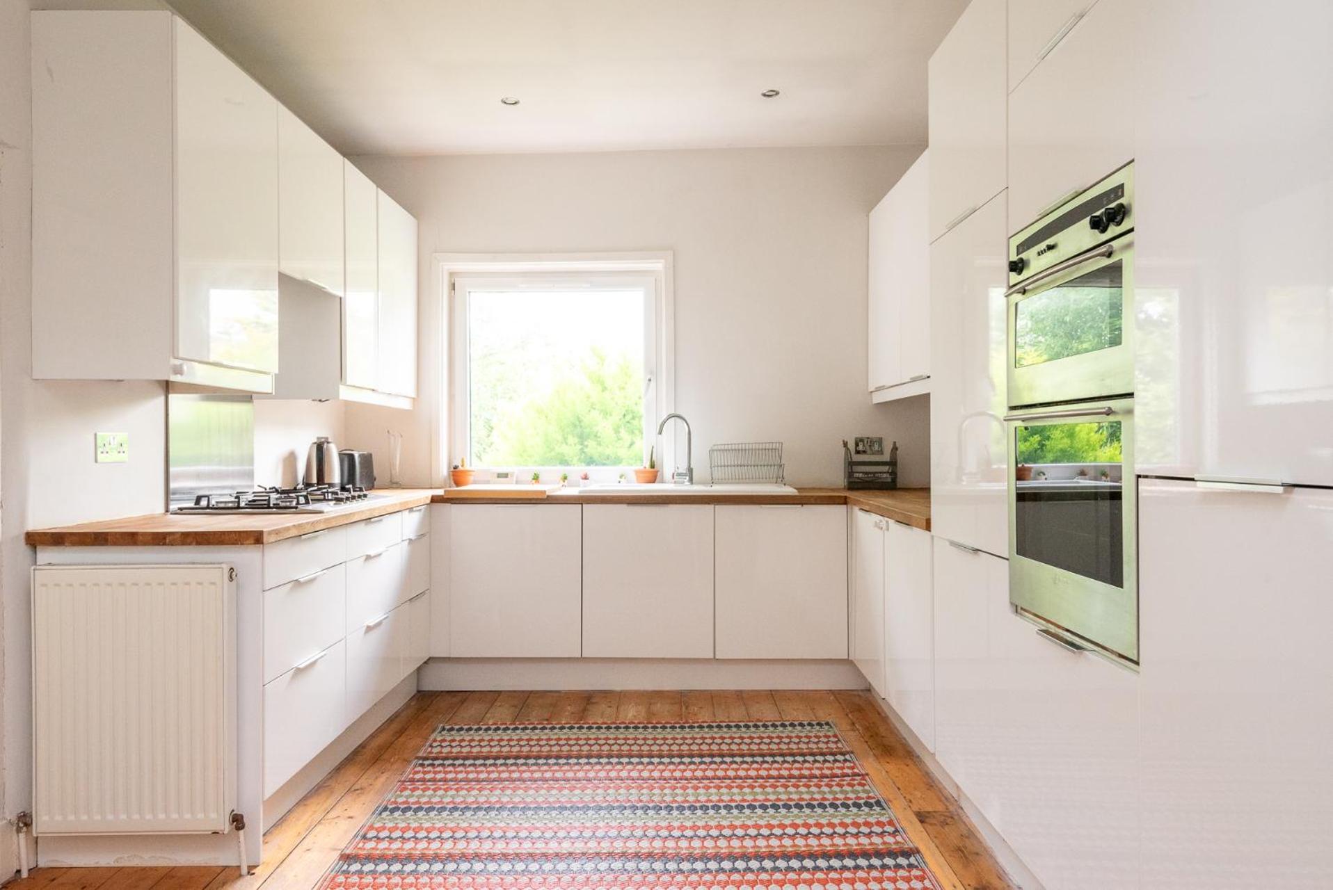 Beautiful Victorian Townhouse With Private Garden, Close To The Beach Holiday home *