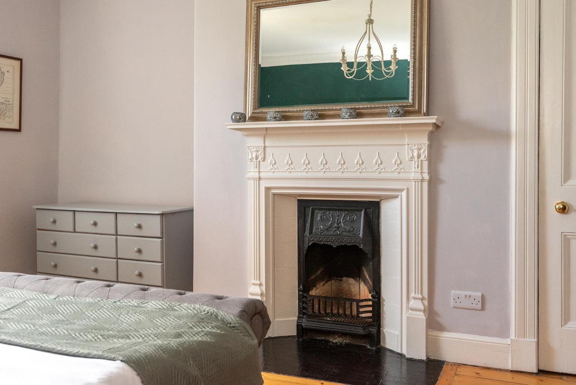 Beautiful Victorian Townhouse With Private Garden, Close To The Beach Holiday home
