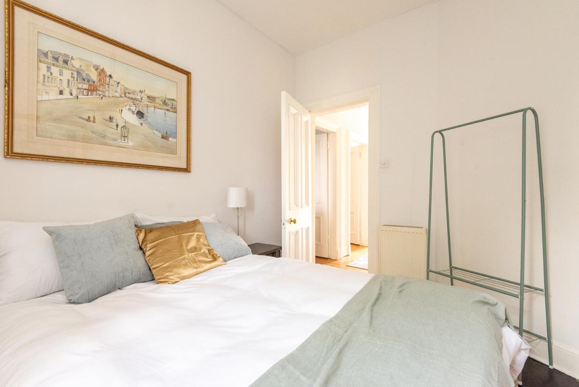 Beautiful Victorian Townhouse With Private Garden, Close To The Beach