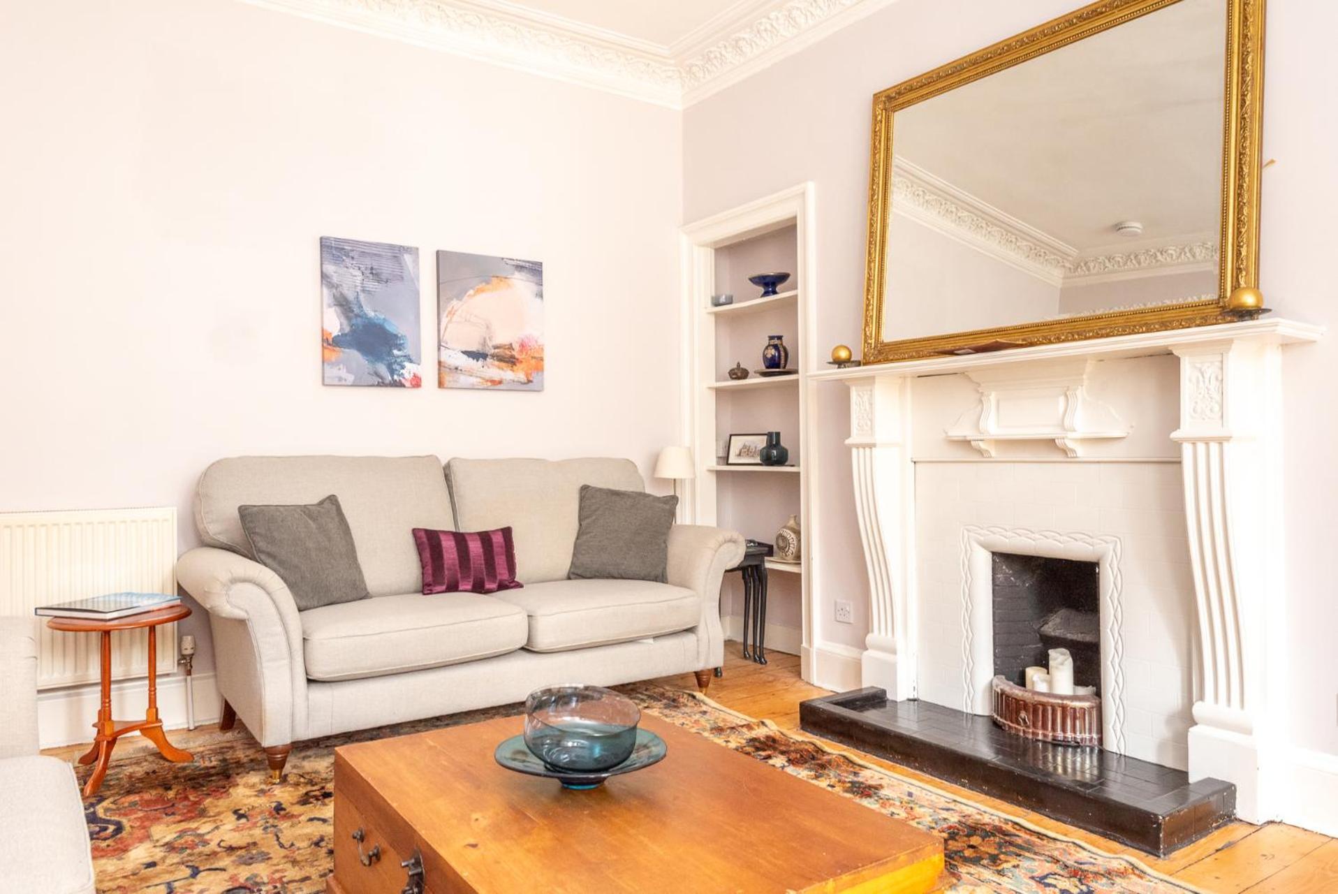 Holiday home Beautiful Victorian Townhouse With Private Garden, Close To The Beach *