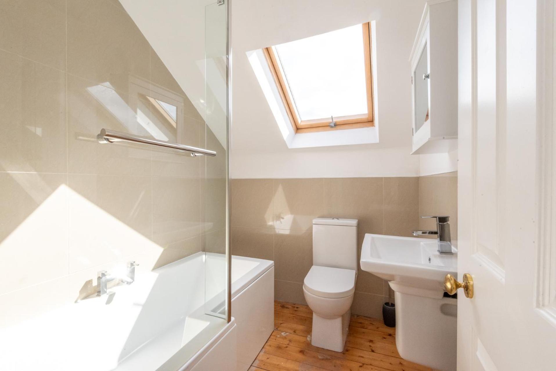 Beautiful Victorian Townhouse With Private Garden, Close To The Beach * Edinburgh