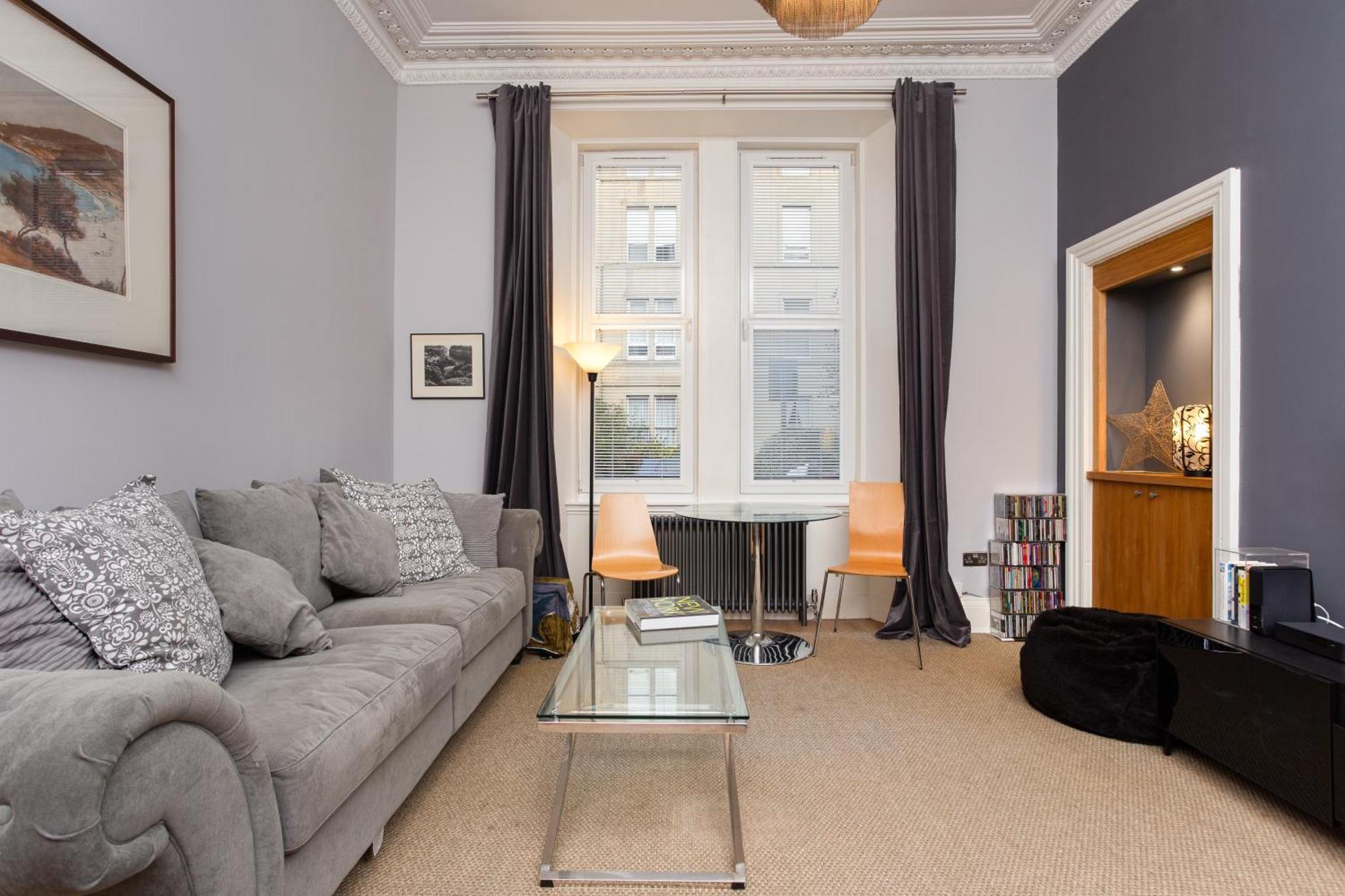 Spacious 2 Bedroom House Near The Meadows Apartment *