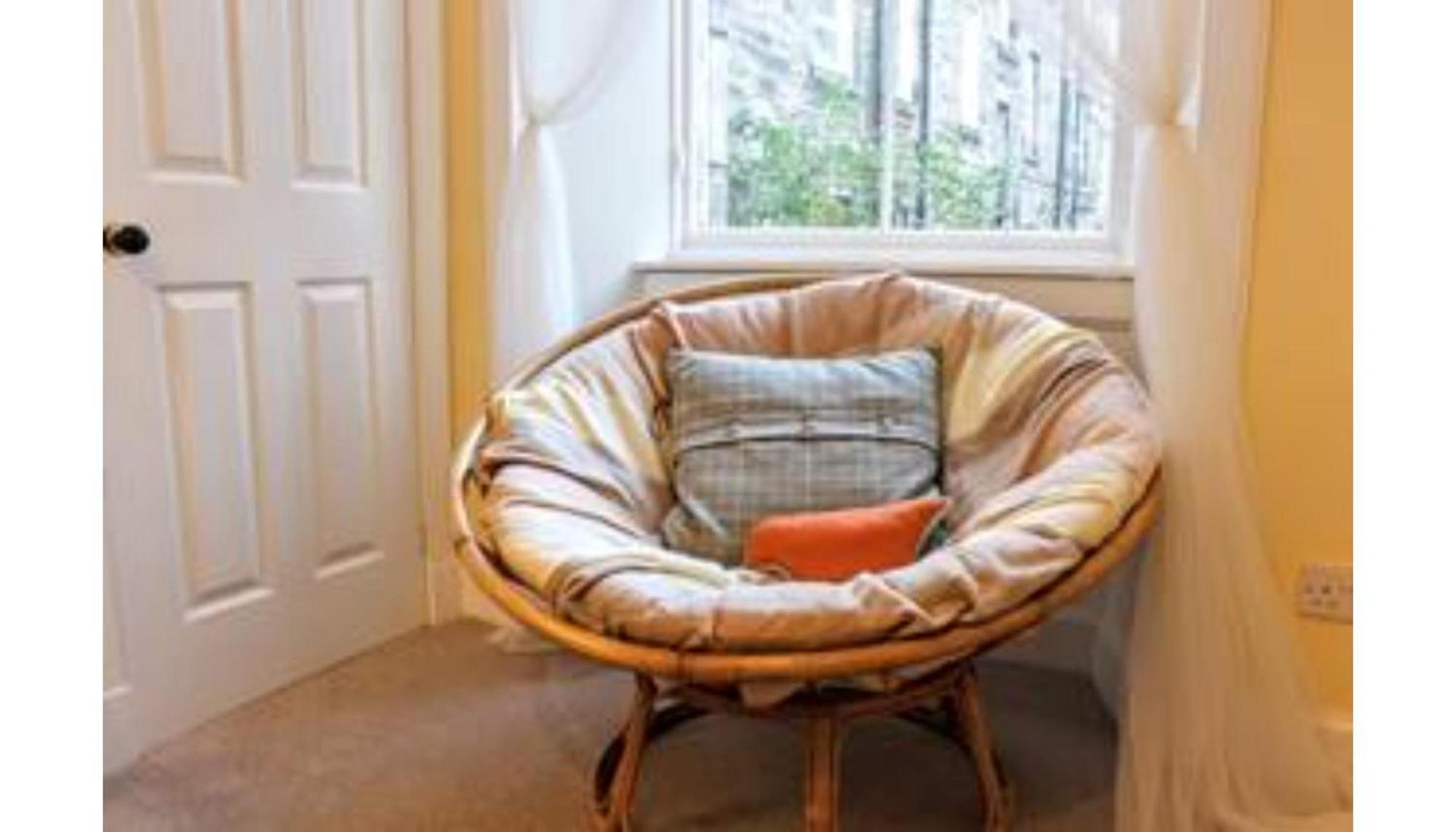 Bright Modern Arthurs Seat 2 Bedroom Edinburgh
