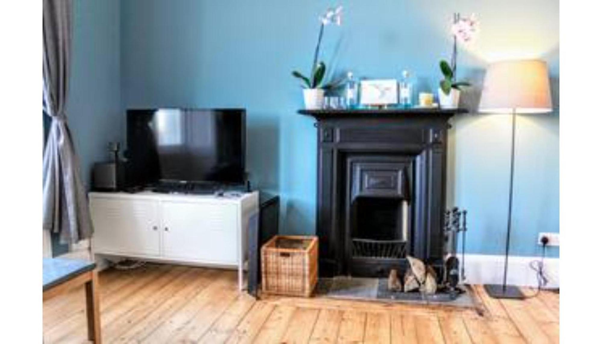 Bright Modern Arthurs Seat 2 Bedroom Apartment Edinburgh