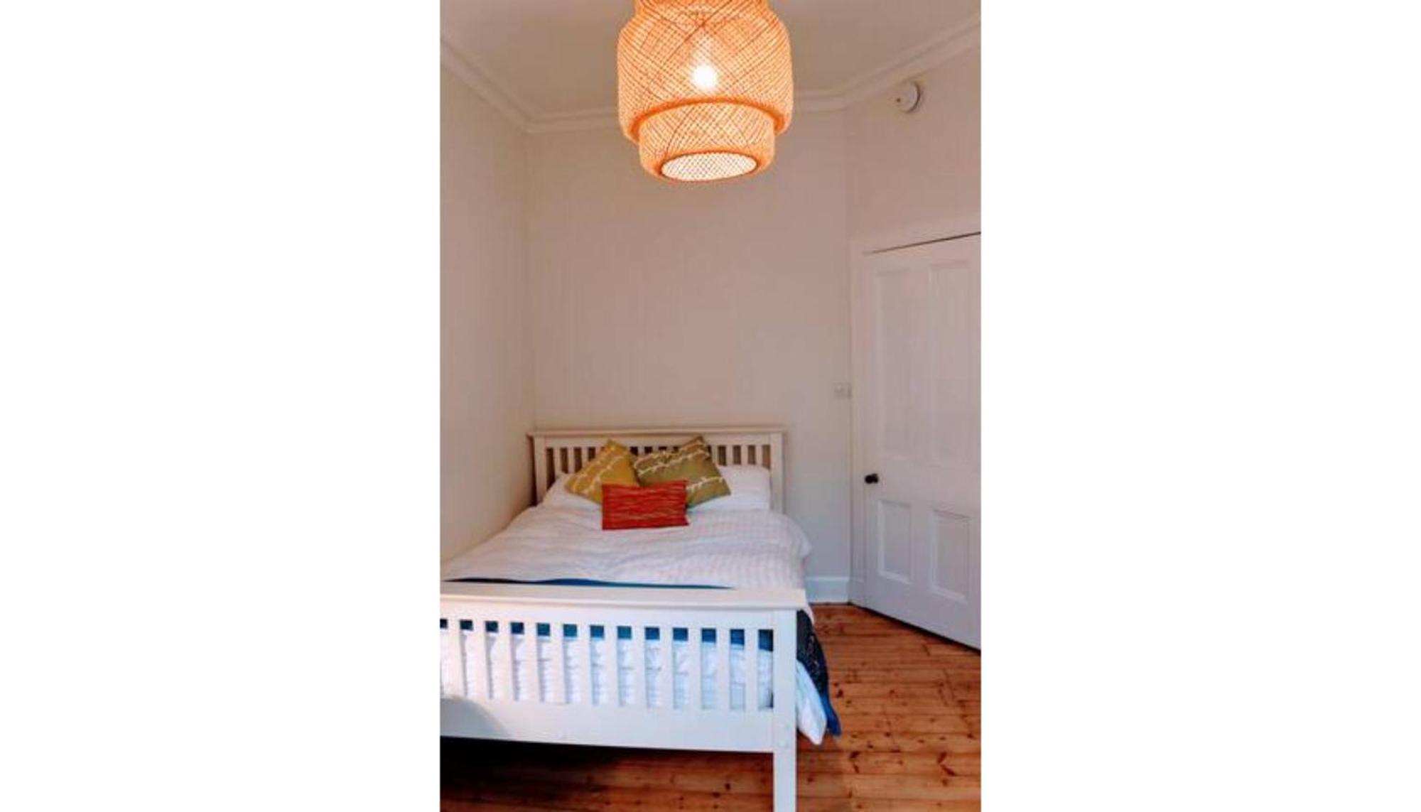 Bright Modern Arthurs Seat 2 Bedroom Apartment Edinburgh