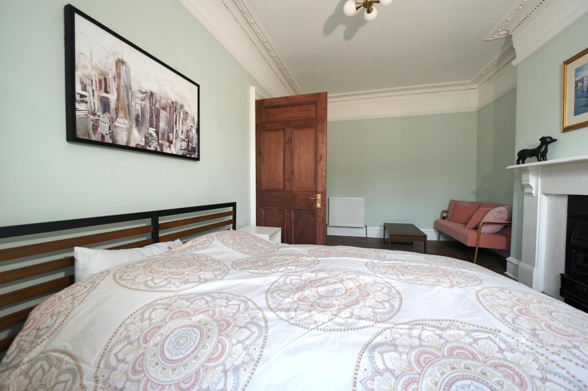 Fringe Flat Apartment