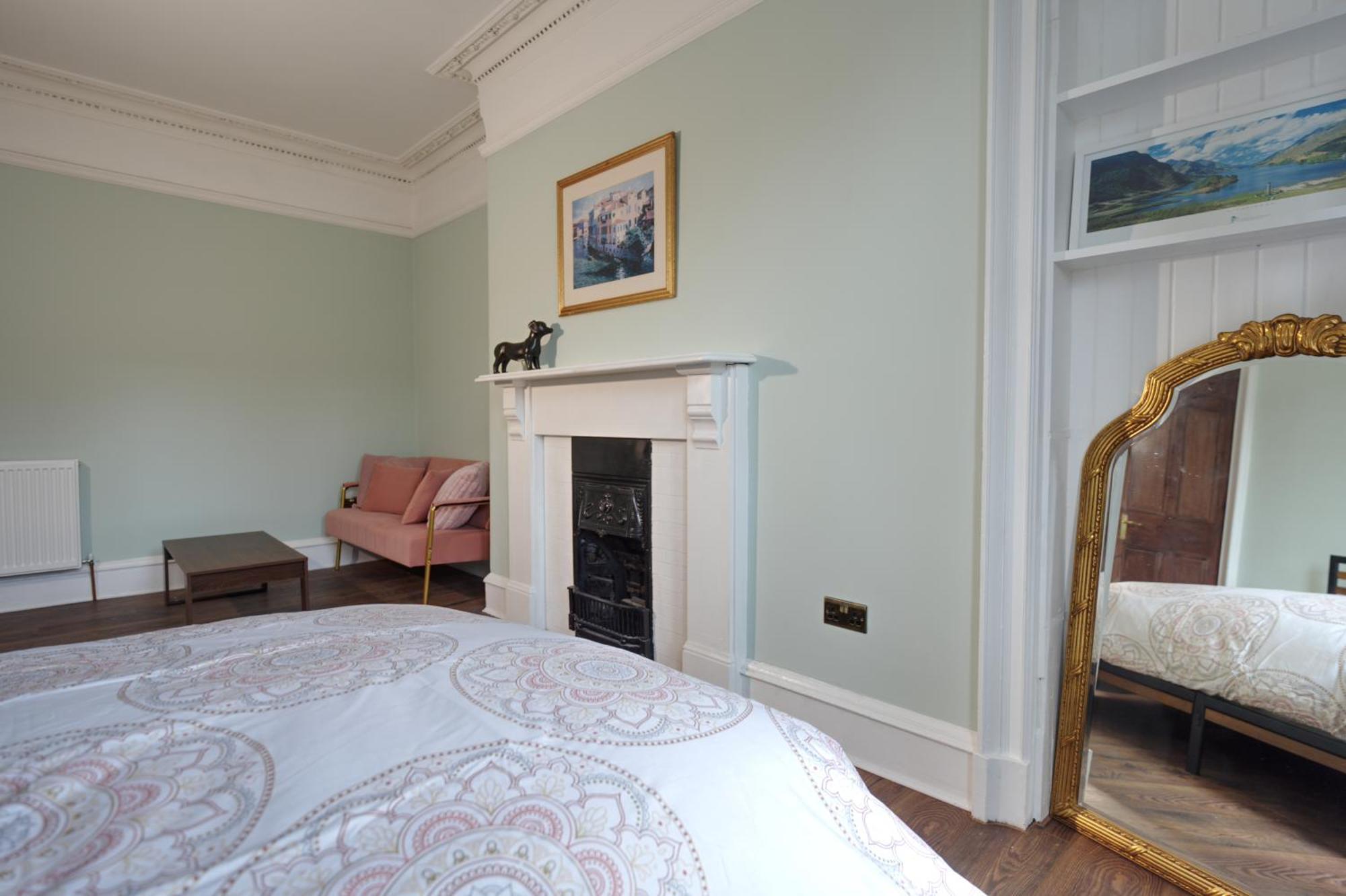 Fringe Flat Apartment