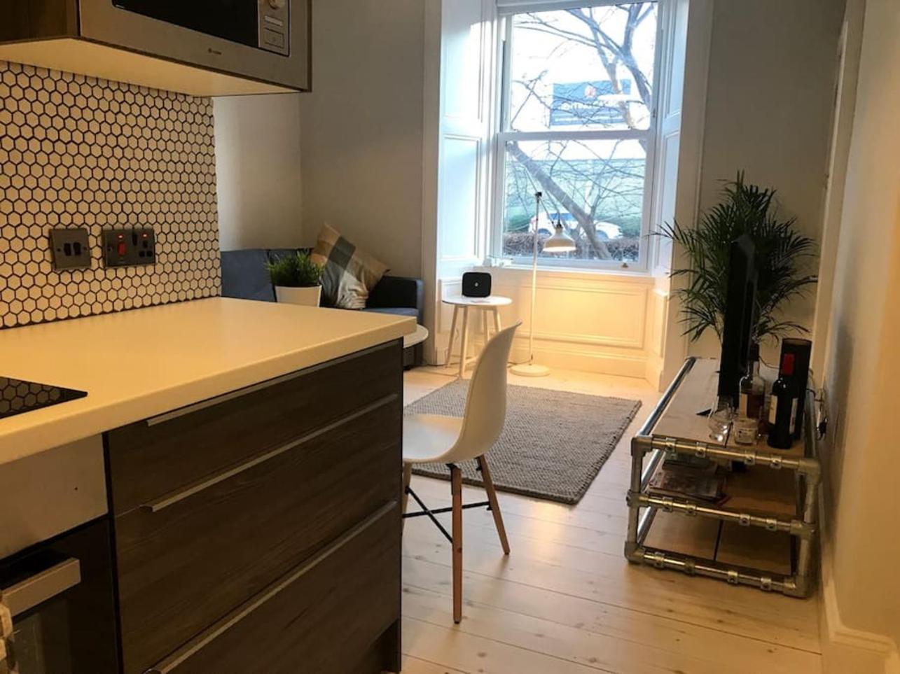 Relax In Style In Edinburghs Buzzing West End * Edinburgh