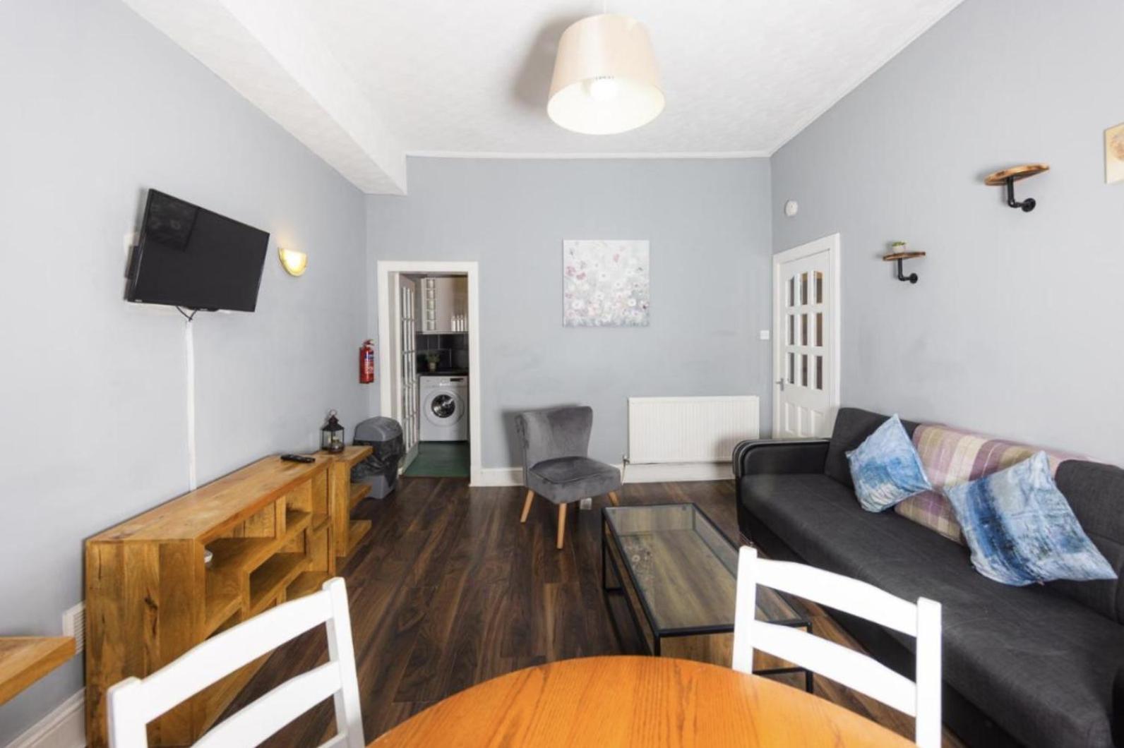 Warm & Welcoming Apartment, City Center - Meadows 8