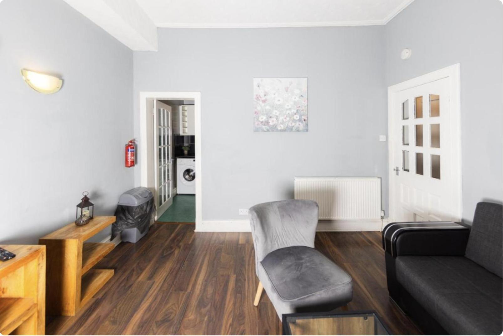 Warm & Welcoming Apartment, City Center - Meadows 8 *