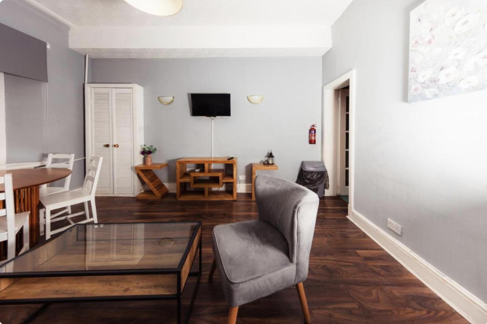 Apartment Warm & Welcoming Apartment, City Center - Meadows 8 *