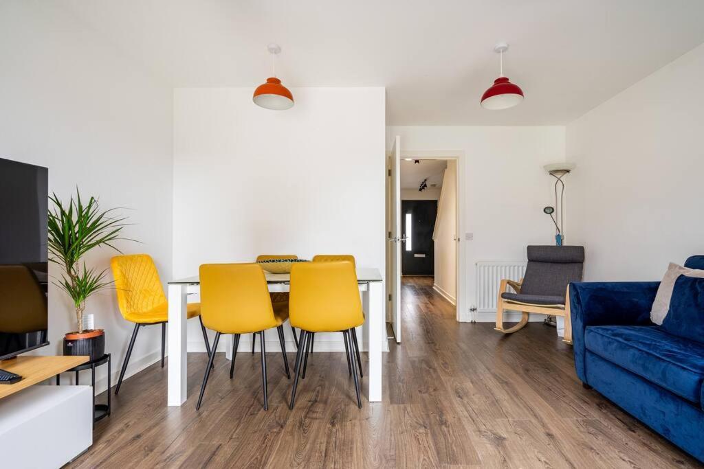 Apartment Bright, Modern 2 Bedroom House With Free Parking! Edinburgh
