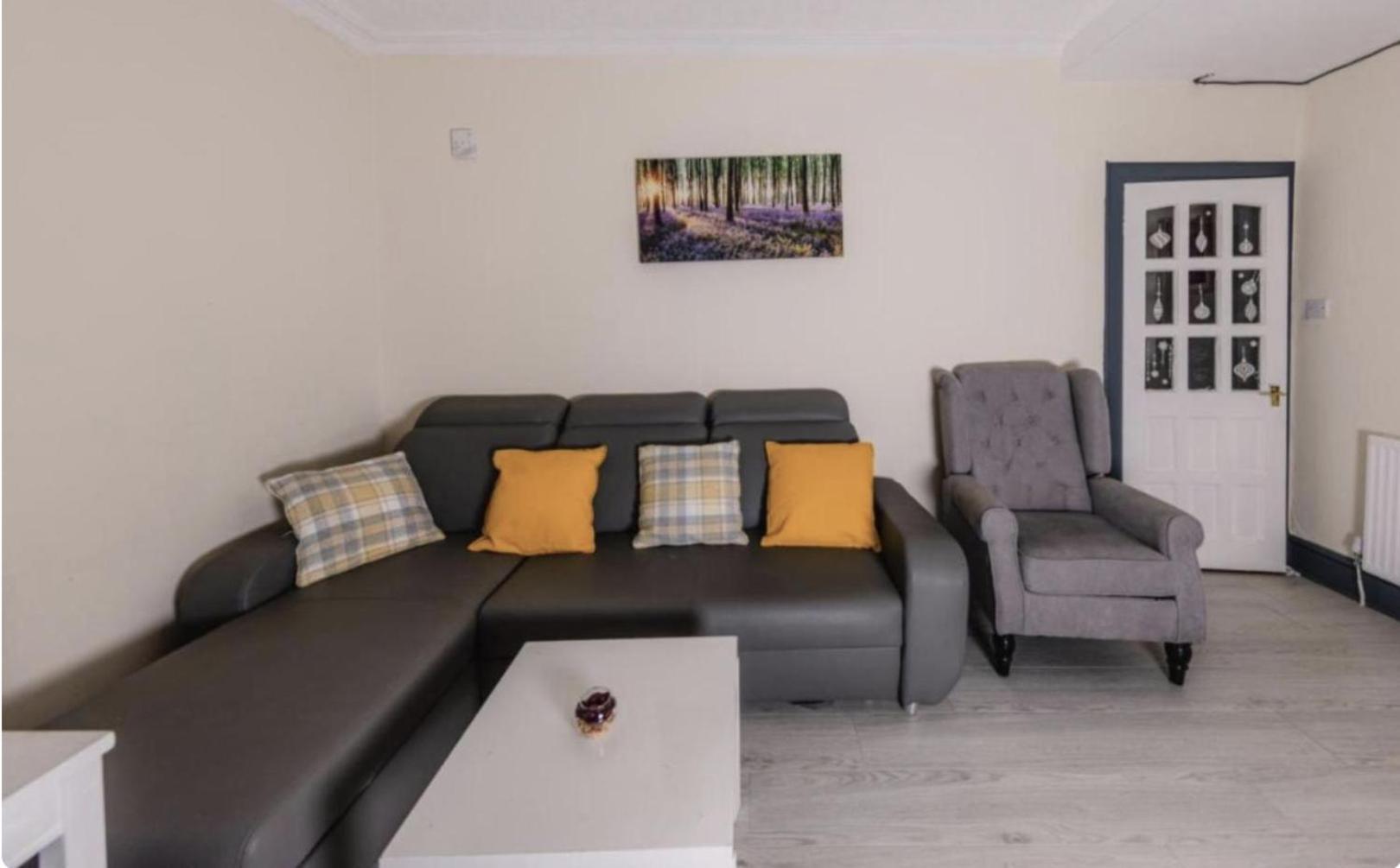 Warm & Welcoming By The Meadows! City Center 7 Apartment *