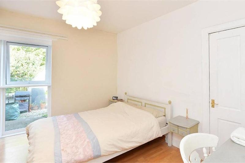 3 Bed Charming Cottage For Share ,, Private Room , Fibre Optik Broadband , Free Parking Edinburgh