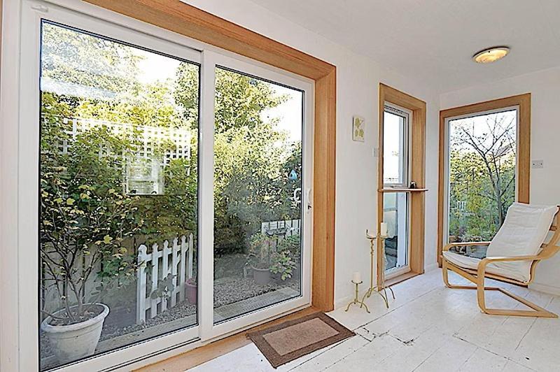 3 Bed Charming Cottage For Share ,, Private Room , Fibre Optik Broadband , Free Parking * Edinburgh