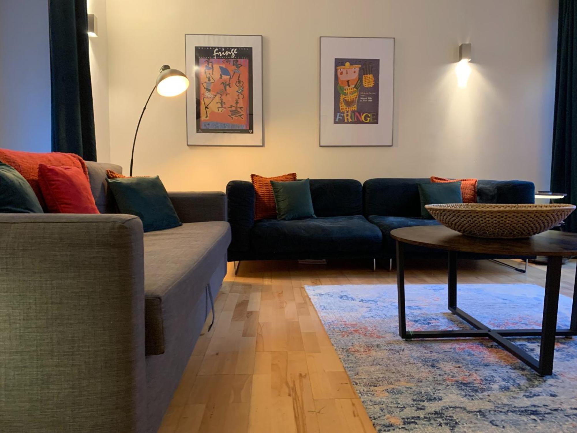 Edmonstone Old Town Apartment *