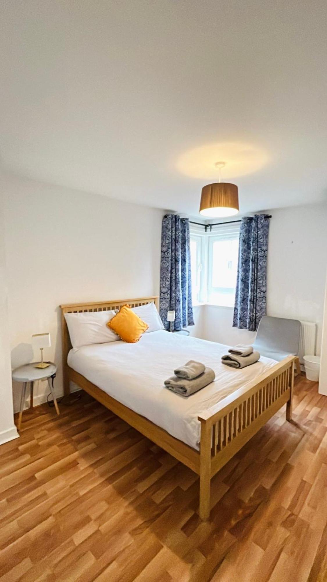 Modern Spacious Retreat With Free Parking And Private Balcony * Edinburgh