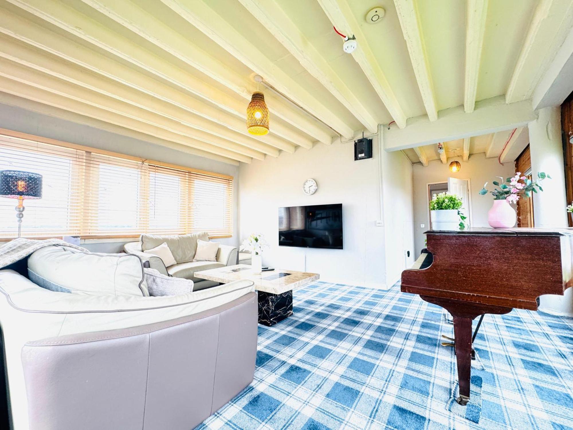 Top Floor Apartment With Castle Views Edinburgh