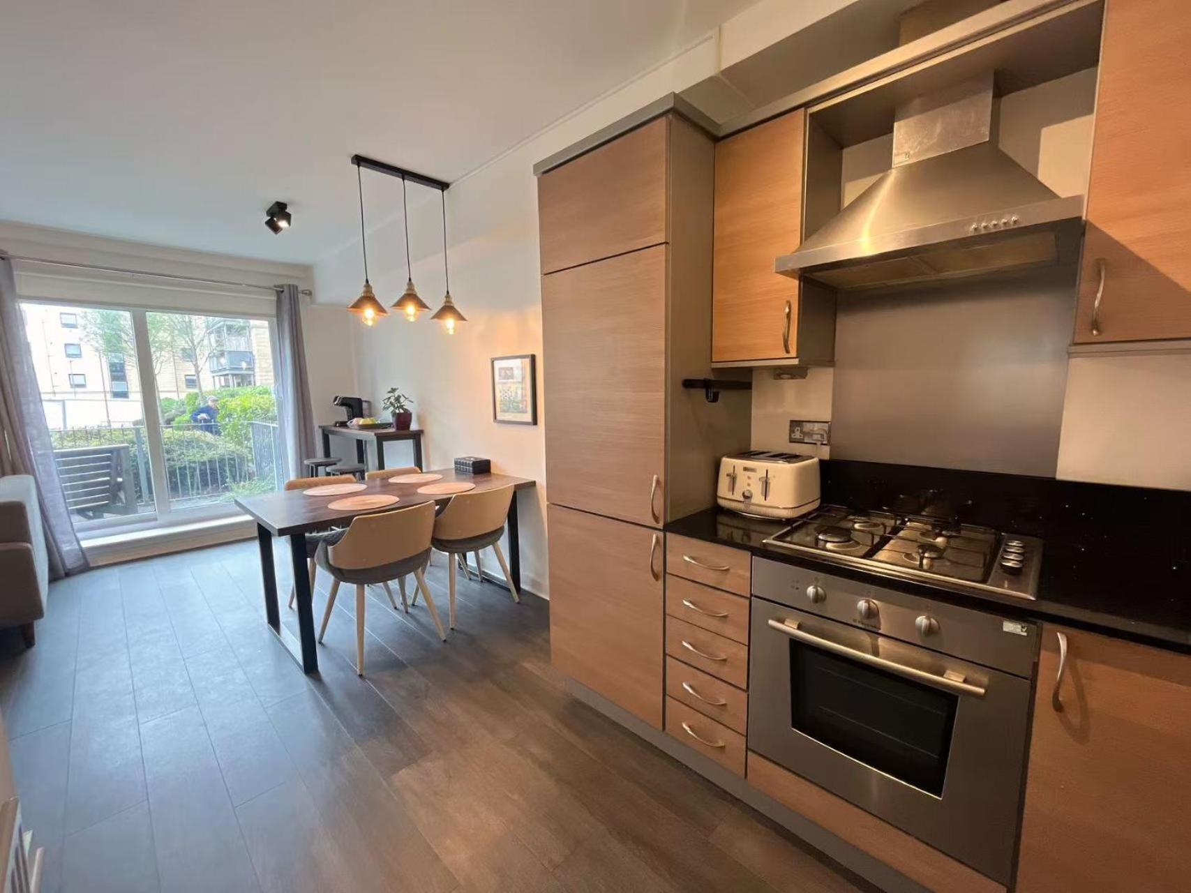 2 Bath Free Parking Apartment EDI