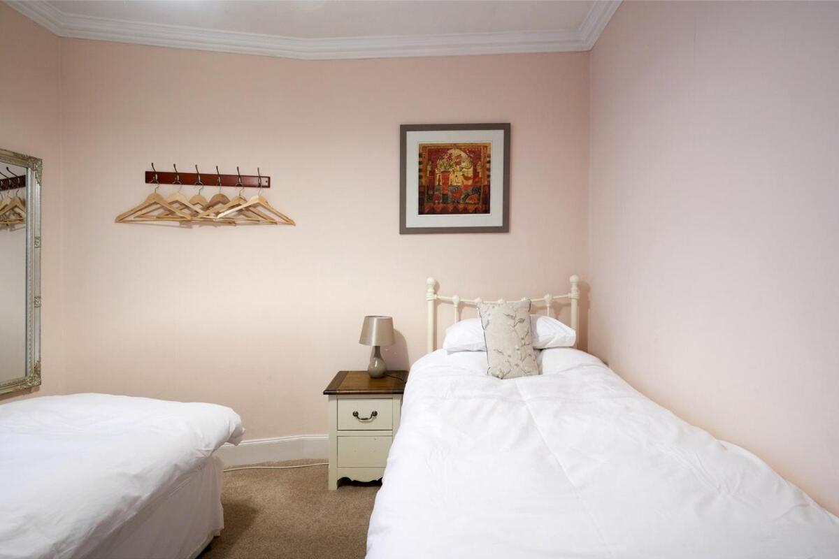 3 Bedroom - Historic Old Town Apartment