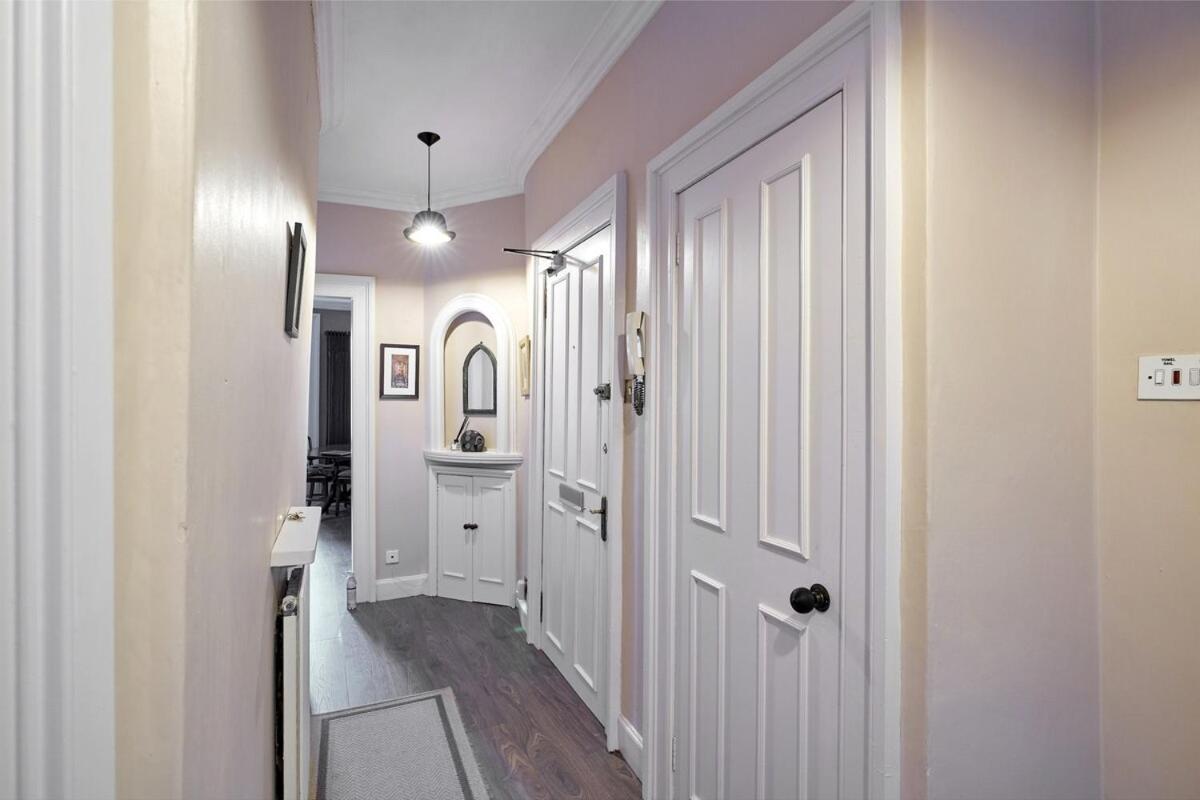 3 Bedroom - Historic Old Town Edinburgh