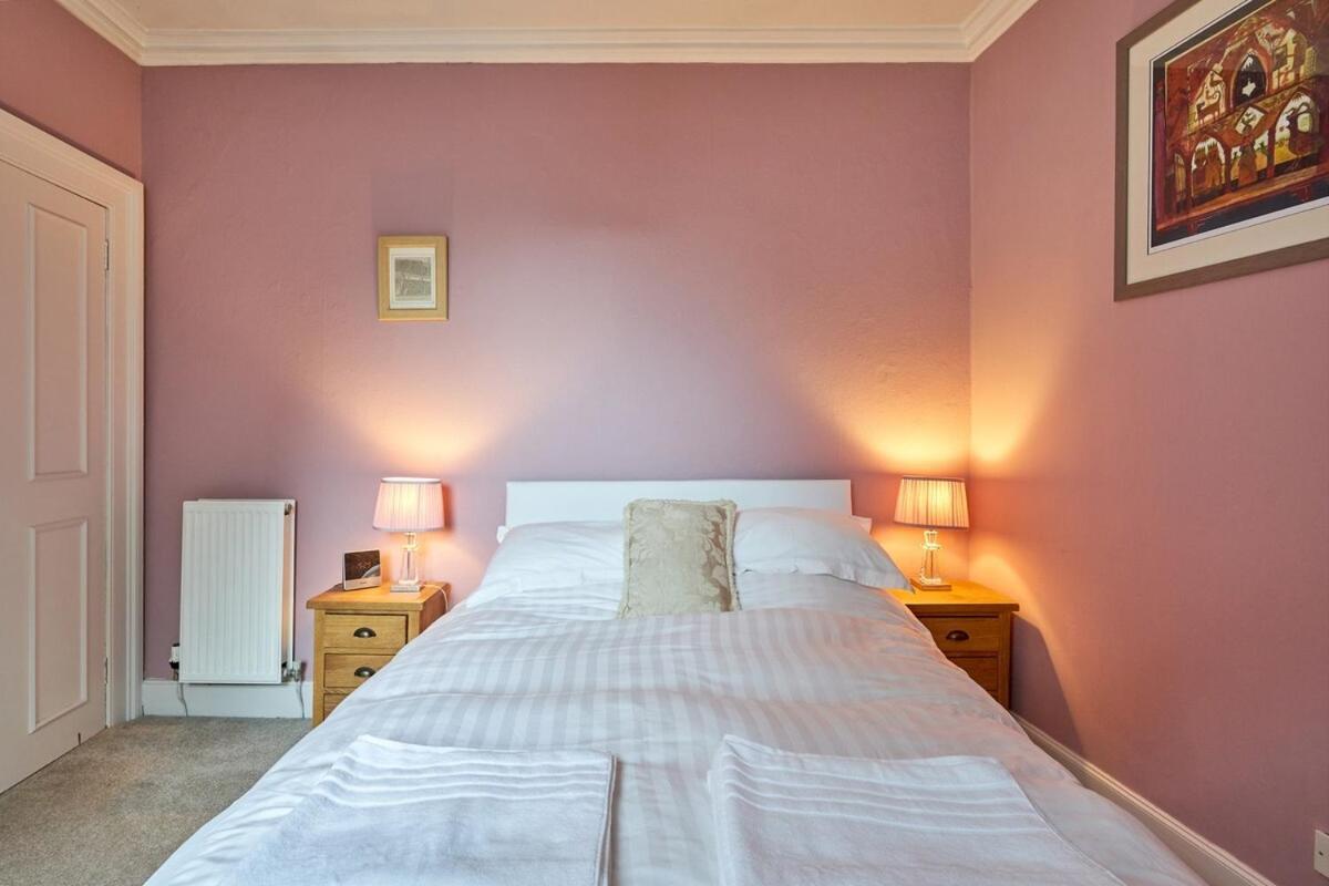 3 Bedroom - Historic Old Town Apartment *