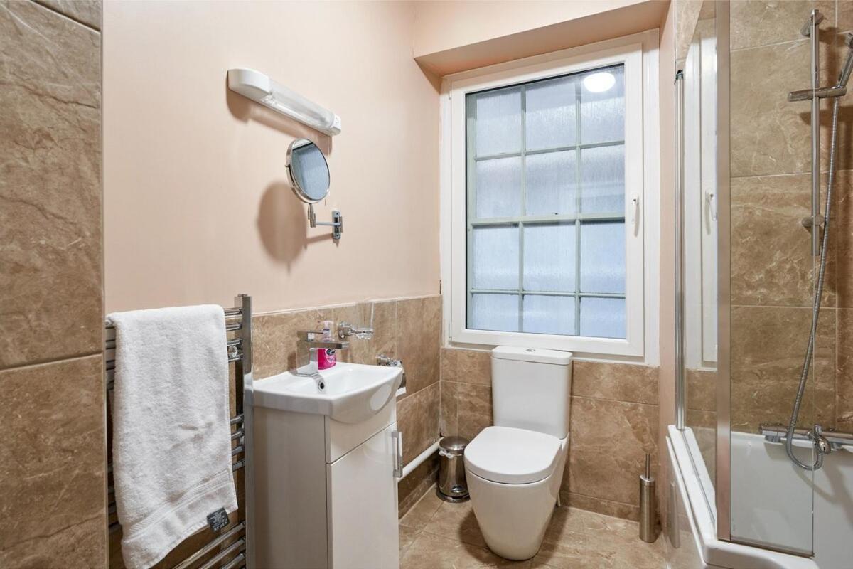 3 Bedroom - Historic Old Town *