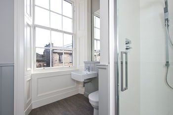 No1 - George Iv Bridge Apartment