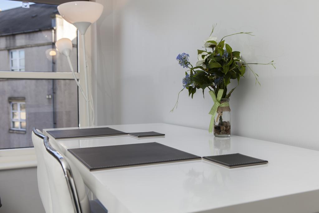Amazing Apartments - Annandale St Near The Playhouse - Free Parking Apartment *